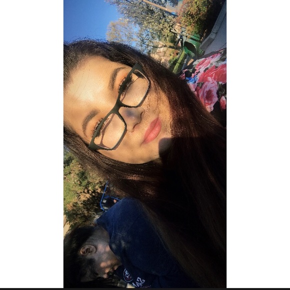 Meet your Posher, Sabrina - Picture 1 of 1